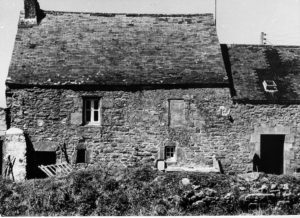 vue de l'ancien presbytère de Brouennou avant restauration (1972)